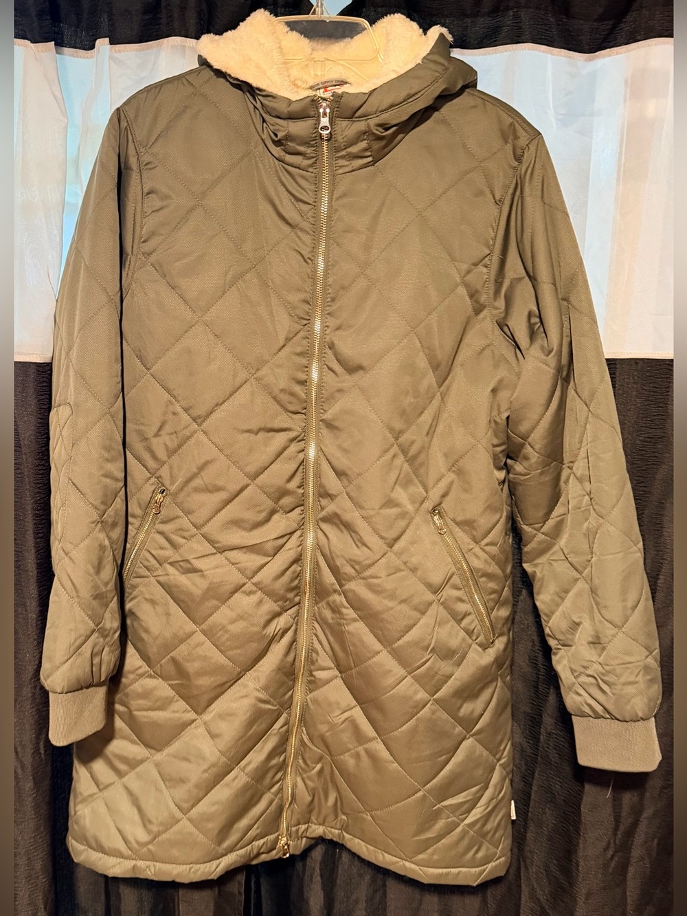 Like New Avalanche Quilted Hooded Puffer Coat in Olive